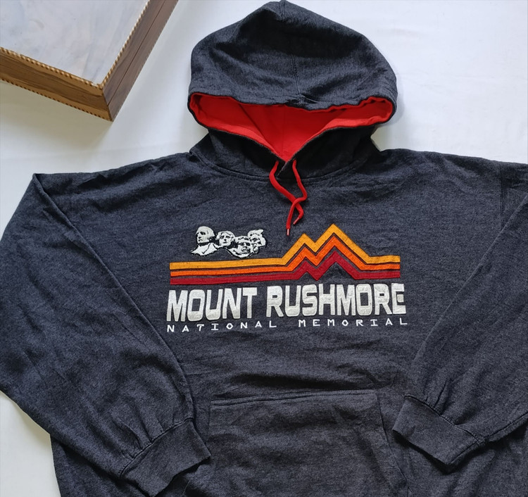هودی مردانه برند MOUNT RUSHMORE استوک اورجینال رنگ طوسی تیره نمای جلو