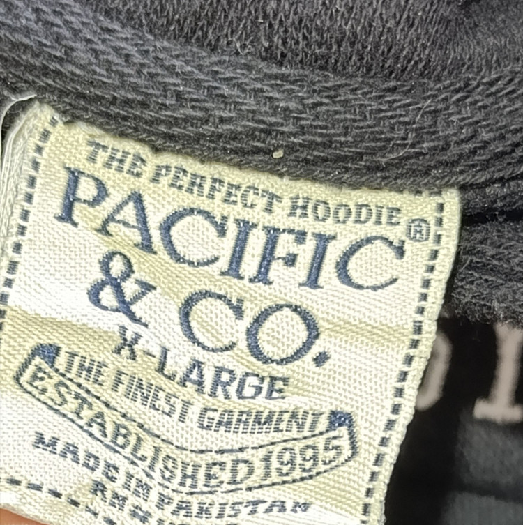 هودی مردانه برند PACIFIC&CO استوک اورجینال رنگ مشکی نمای اتیکت
