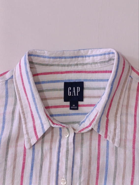 شومیز لینن زنانه برند گپ GAP استوک اورجینال طرح راه راه نمای یقه و برند
