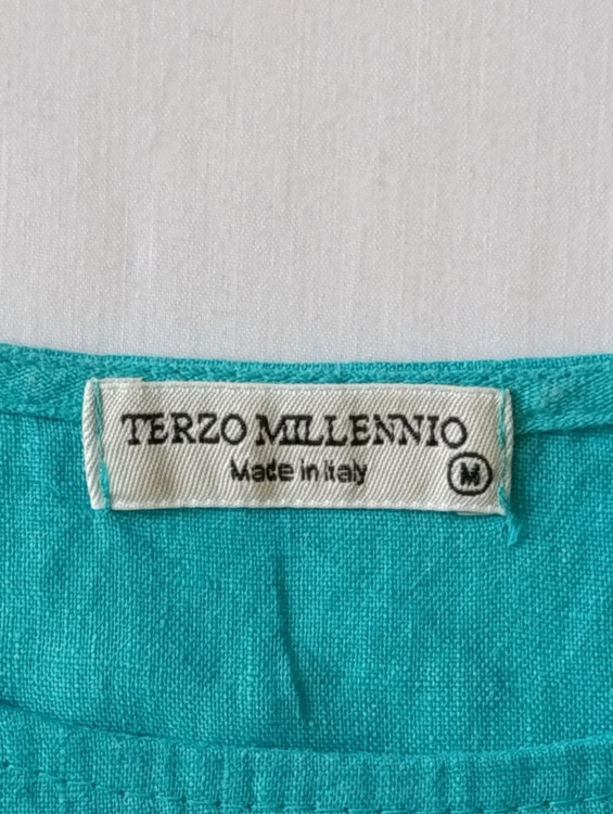 بلوز لینن زنانه برند TERZO MILLENNIO استوک اورجینال سبزآبی نمای اتیکت و برند