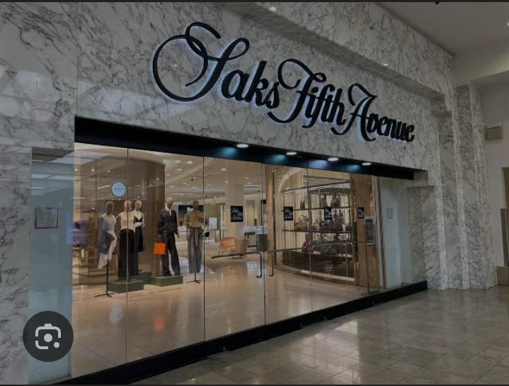شومیز لینن زنانه برند SAKS FIFTH AVENUE استوک اورجینال طرح راه راه نمایی از فروشگاه برند