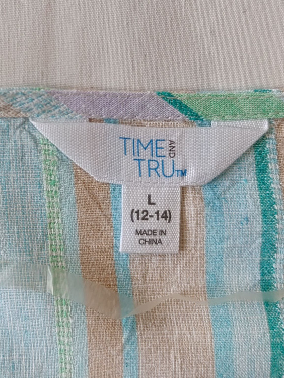 تاپ لینن زنانه برند TIME AND TRU استوک رنگ سبز راه راه نمای اتیکت و برند