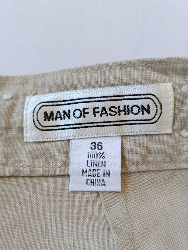 شلوارک لینن مردانه برند MAN OF FASHION استوک رنگ کرم نمای اتیکت و برند