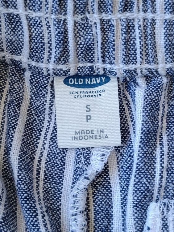 شلوارک لینن زنانه برند OLD NAVY استوک طرح راه راه نمای اتیکت و برند