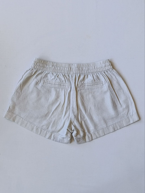 شلوارک لینن زنانه برند OLD NAVY استوک اورجینال رنک سفید نمای پشت