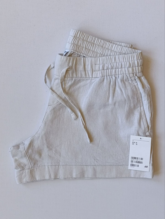 شلوارک لینن زنانه برند OLD NAVY استوک اورجینال رنک سفید نمای کنار