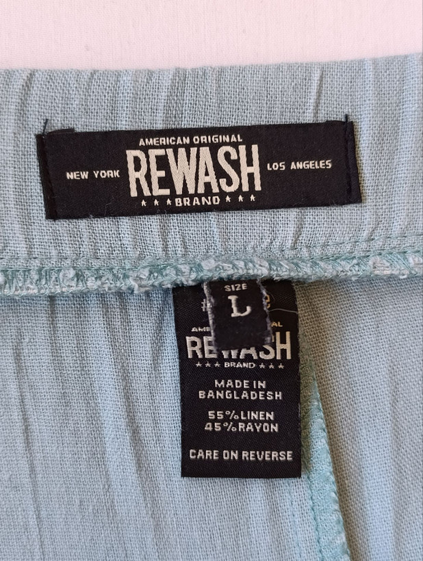 شلوارک لینن زنانه برند REWASH استوک رنگ فیروزه ای نمای اتیکت و برند