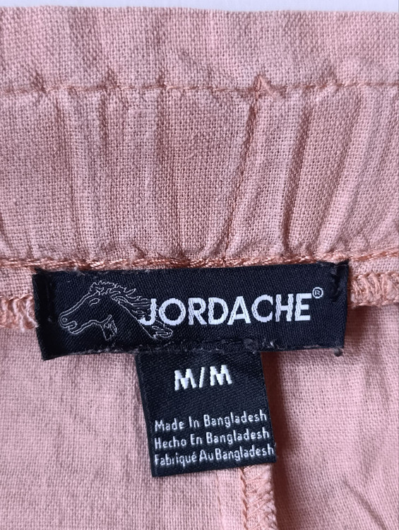 شلوارک لینن زنانه برند JORDACHE استوک اورجینال رنگ صورتی پودری نمای اتیکت و برند