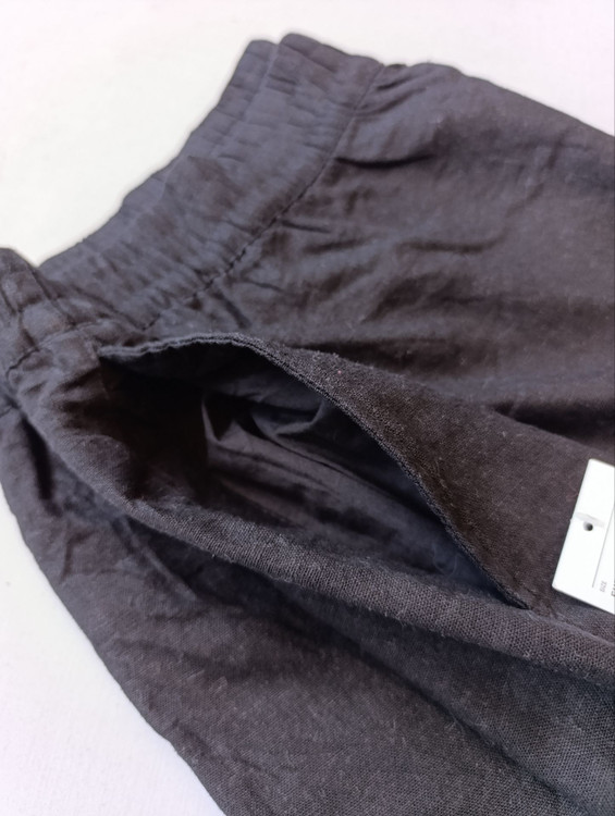 شلوارک لینن زنانه برند OLD NAVY استوک اورجینال رنگ مشکی نمای جیب
