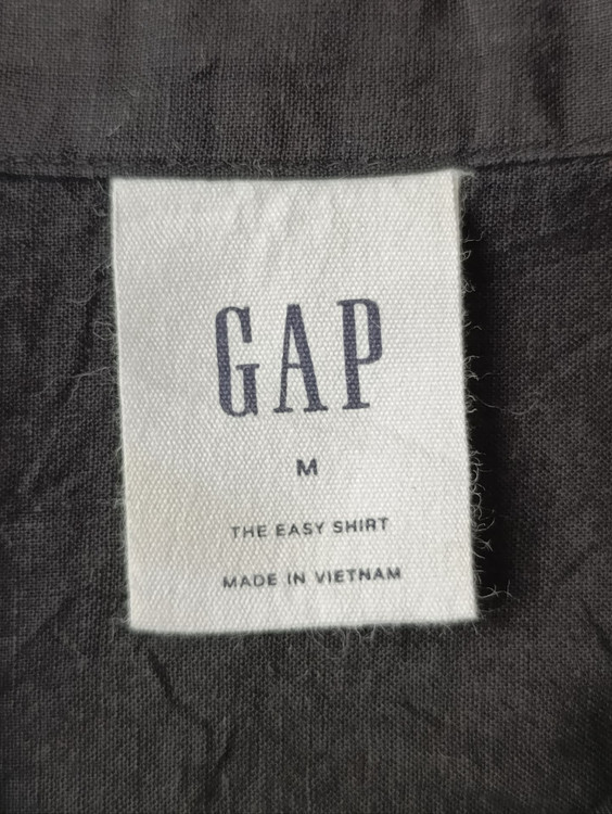 شومیز لینن زنانه برند گپ GAP استوک اورجینال رنگ مشکی نمای اتیکت و برند