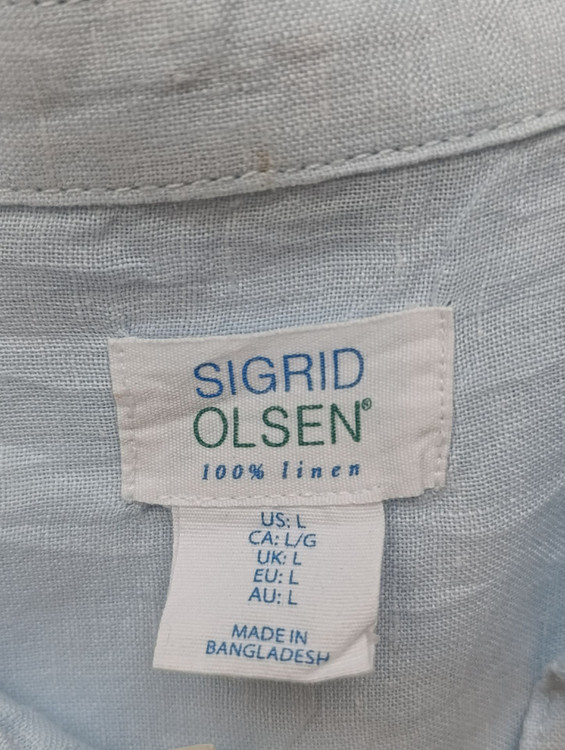 شومیز لینن زنانه برند SIGRID OLSEN استوک رنگ آبی نمای اتیکت یقه