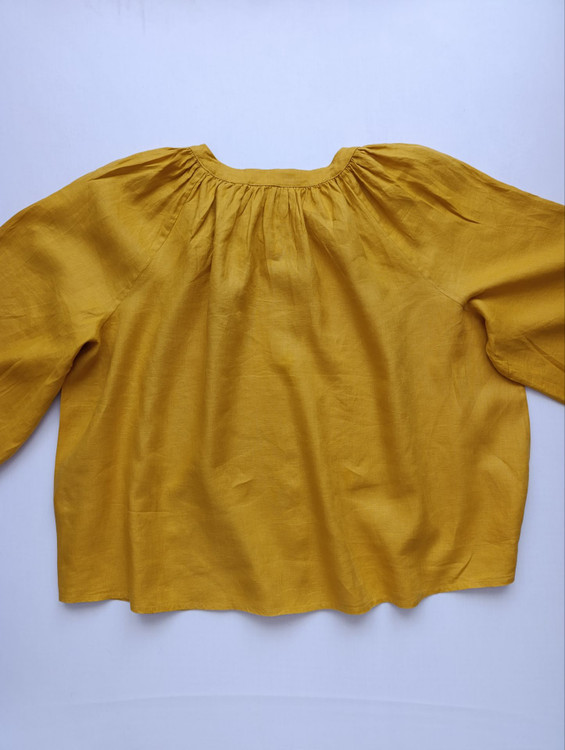شومیز لینن زنانه برند BANANA REPUBLIC استوک رنگ خردلی نمای پشت