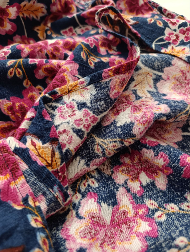 پیراهن لینن ساحلی زنانه برند OLD NAVY استوک گلدار نمای جنس پارچه