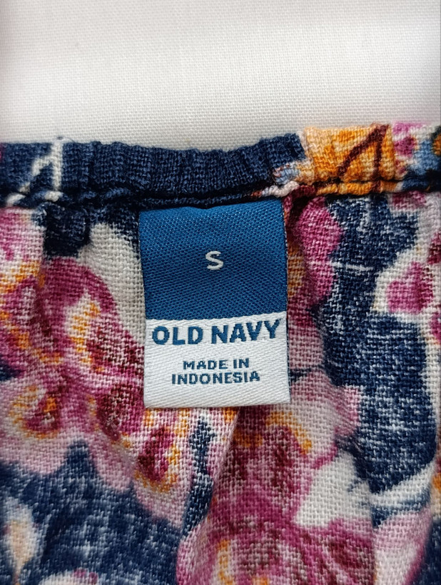 پیراهن لینن ساحلی زنانه برند OLD NAVY استوک گلدار نمای اسم برند