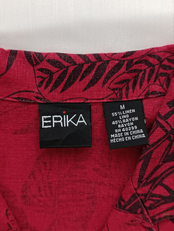 تاپ لینن زنانه برند ERIKA استوک رنگ قرمز نمای اتیکت یقه