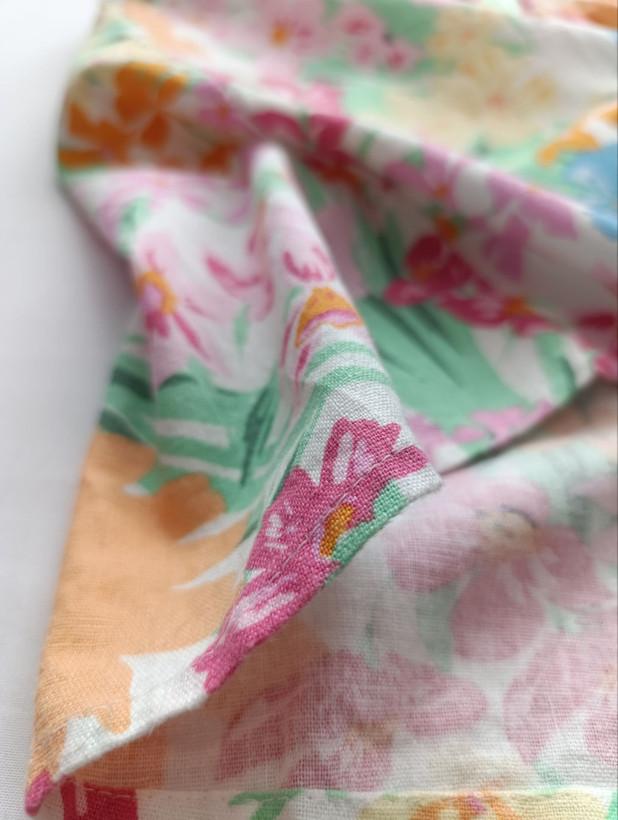پیراهن لینن ساحلی زنانه برند OLD NAVY استوک طرح گلدار نمای جنس پارچه