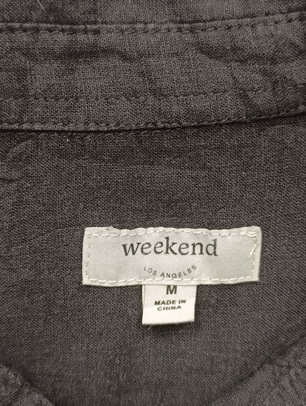 شومیز لینن زنانه برند WEEKEND استوک رنگ مشکی نمای اتیکت یقه