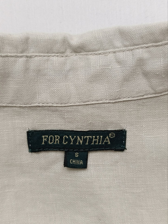 شومیز لینن زنانه برند FOR CYNTHIA استوک رنگ کرم نمای اتیکت یقه