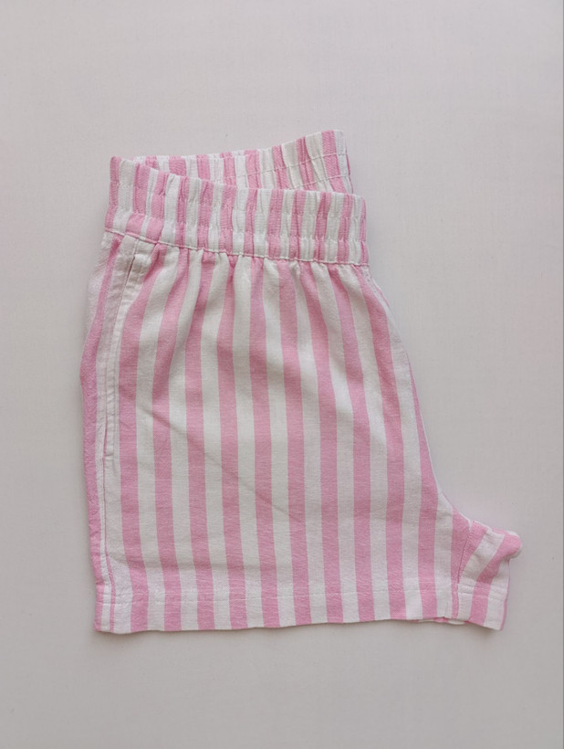 شلوارک زنانه لینن برند OLD NAVY استوک اورجینال رنگ صورتی_سفید نمای کنار