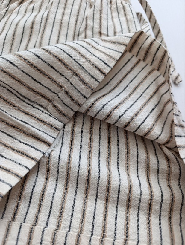 شلوارک زنانه لینن برند THREAD & SUPPLY استوک اورجینال راه راه نمای نزدیک جنس پارچه