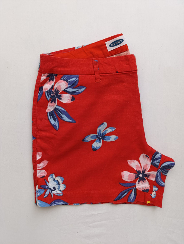 شلوارک زنانه لینن برند OLD NAVY استوک اورجینال طرحدار نمای کنار