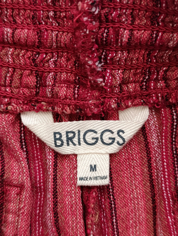 شلوارک زنانه لینن برند BRIGGS استوک اورجینال رنگ زرشکی نمای اتیکت و برند