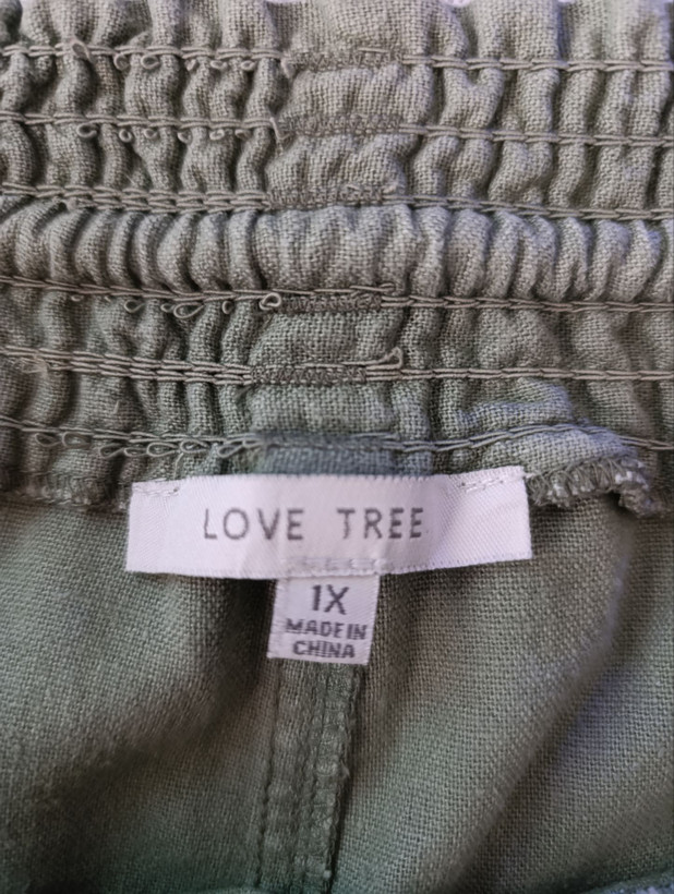 شلوارک زنانه لینن برند LOVE TREE استوک اورجینال رنگ سبز پسته ای نمای اتیکت و برند