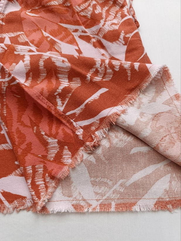 شلوارک زنانه لینن برند ROYALTY استوک اورجینال گلدار نمای نزدیک جنس پارچه