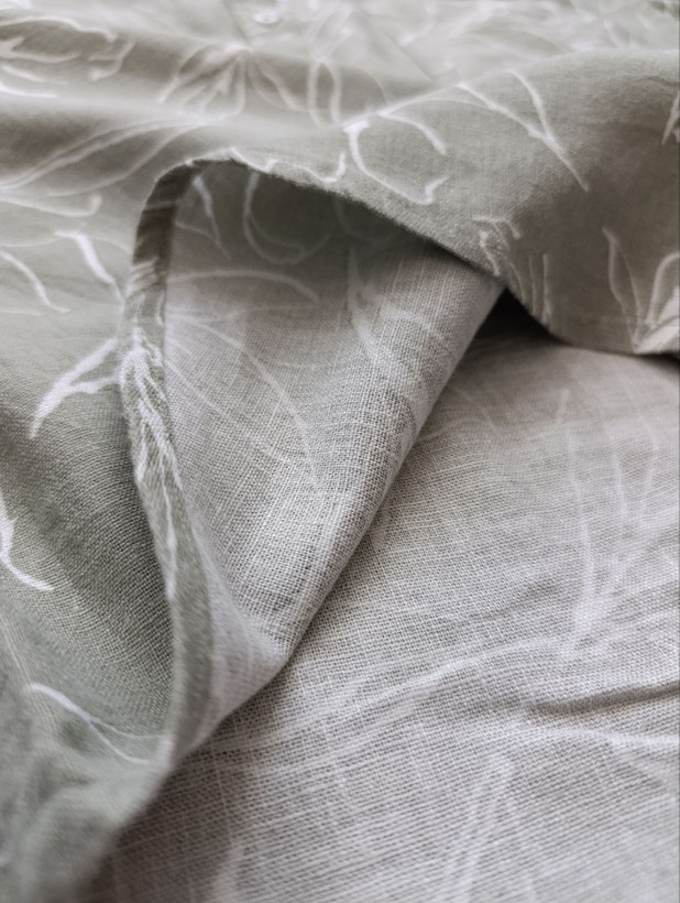 تاپ زنانه لینن برند ECOTHREADS استوک اورجینال رنگ زیتونی نمای نزدیک جنس پارچه