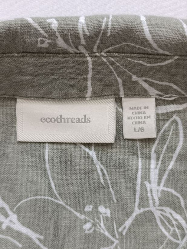 تاپ زنانه لینن برند ECOTHREADS استوک اورجینال رنگ زیتونی نمای برند و اتیکت