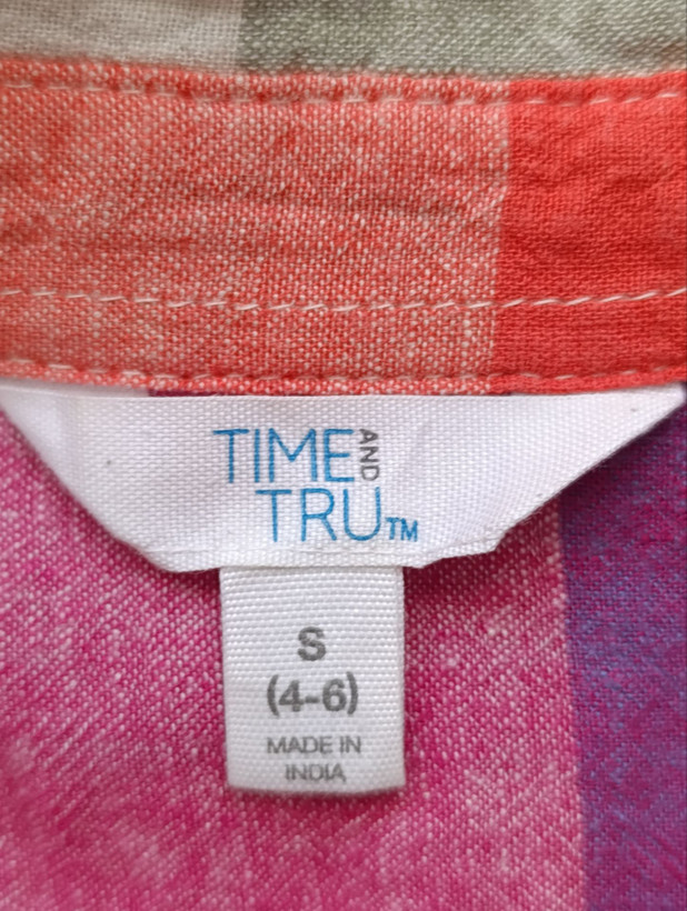 تاپ زنانه لینن برند TIME AND TRU استوک اورجینال چهارخانه نمای برند و اتیکت