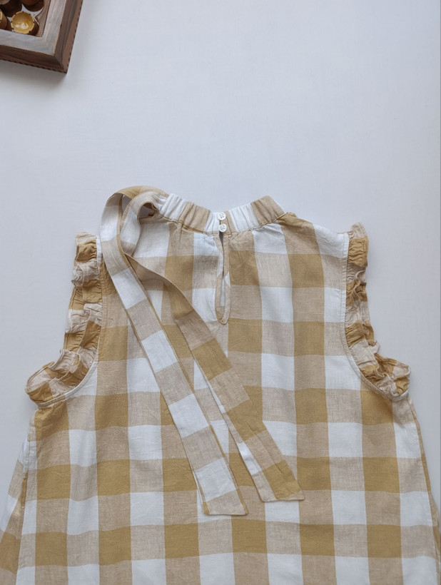 تاپ زنانه لینن برند WHO WHAT WEAR استوک اورجینال طرح چهارخانه نمای پشت و یقه