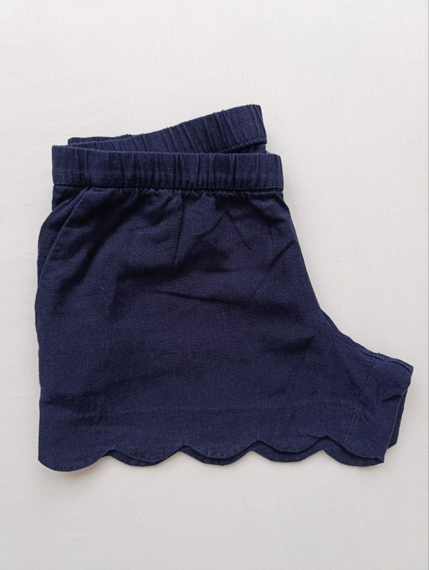 شلوارک زنانه لینن برند OLD NAVY استوک اورجینال رنگ سرمه ای نمای کنار