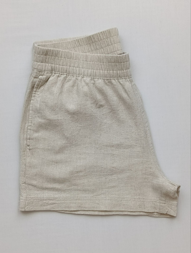 شلوارک زنانه لینن برند OLD NAVY استوک اورجینال رنگ کرم نمای کنار
