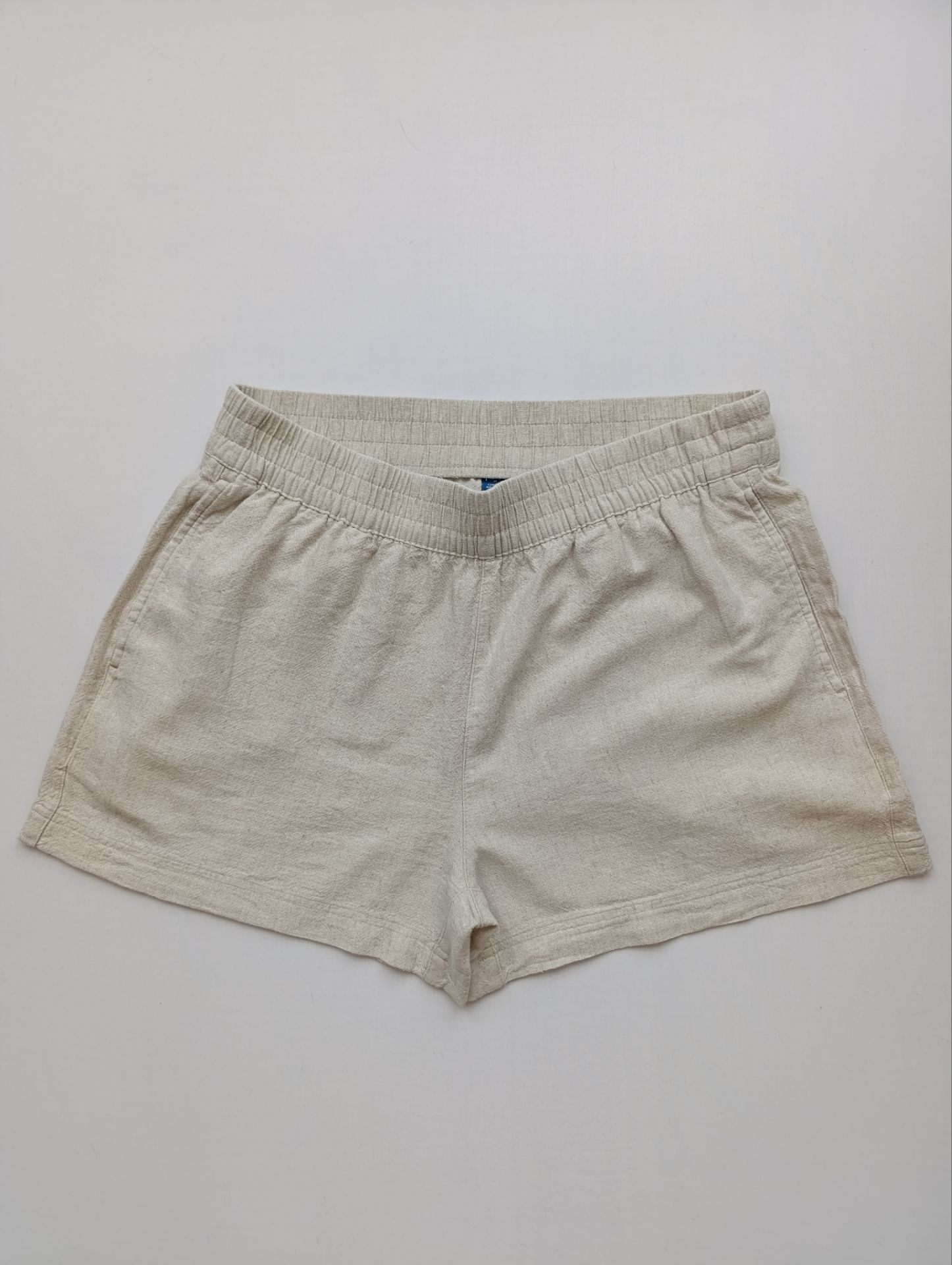 شلوارک زنانه لینن برند OLD NAVY استوک اورجینال رنگ کرم نمای جلو