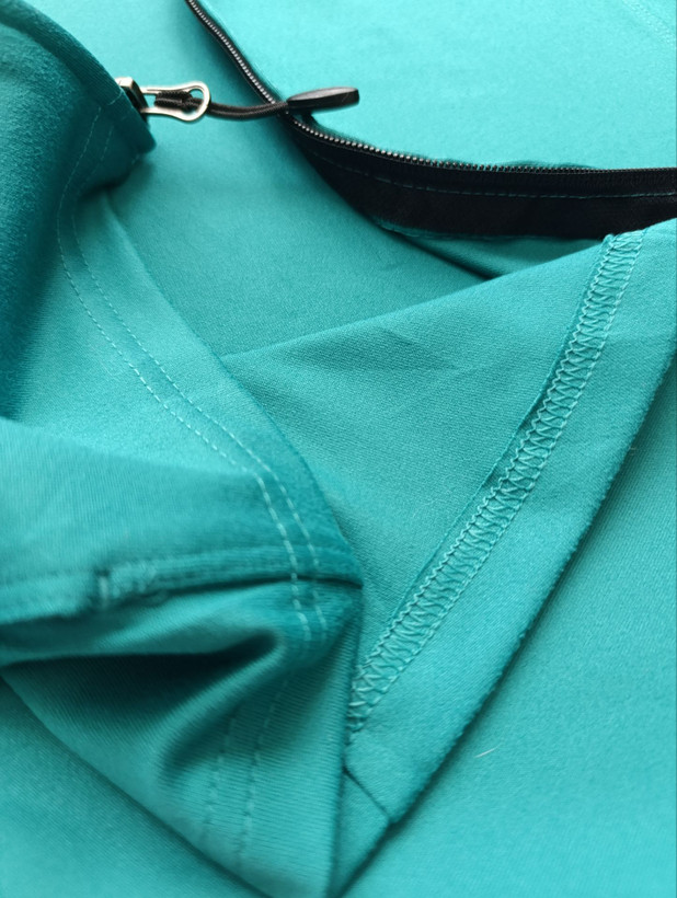 لباس ورزشی برند BY CHAMPION استوک اورجینال رنگ فیروزه ای نمای نزدیک جنس پارچه