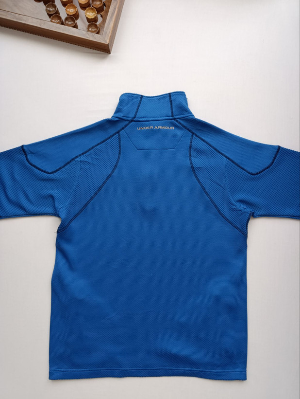 لباس ورزشی برند UNDER ARMOUR استوک اورجینال رنگ آبی نمای پشت