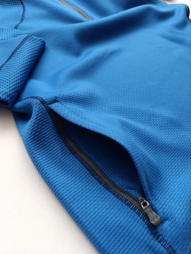 لباس ورزشی برند UNDER ARMOUR استوک اورجینال رنگ آبی نمای جیب