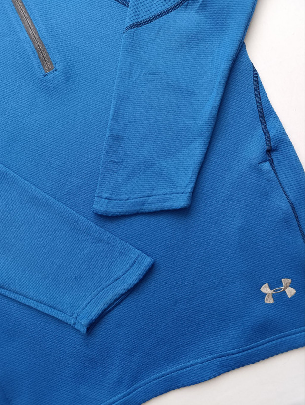 لباس ورزشی برند UNDER ARMOUR استوک اورجینال رنگ آبی نمای سرآستین