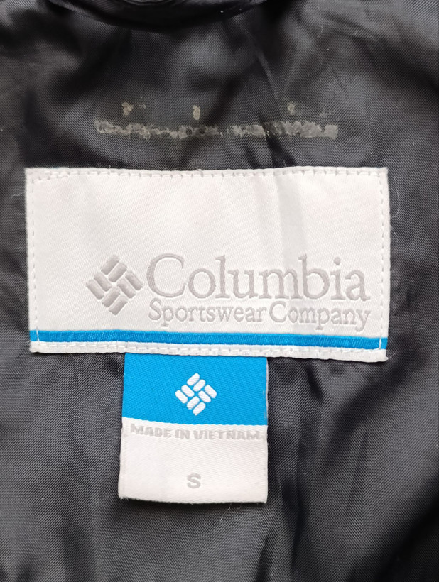 بادگیر زنانه برند COLUMBIA استوک اورجینال ضداب رنگ مشکی نمای اتیکت برند