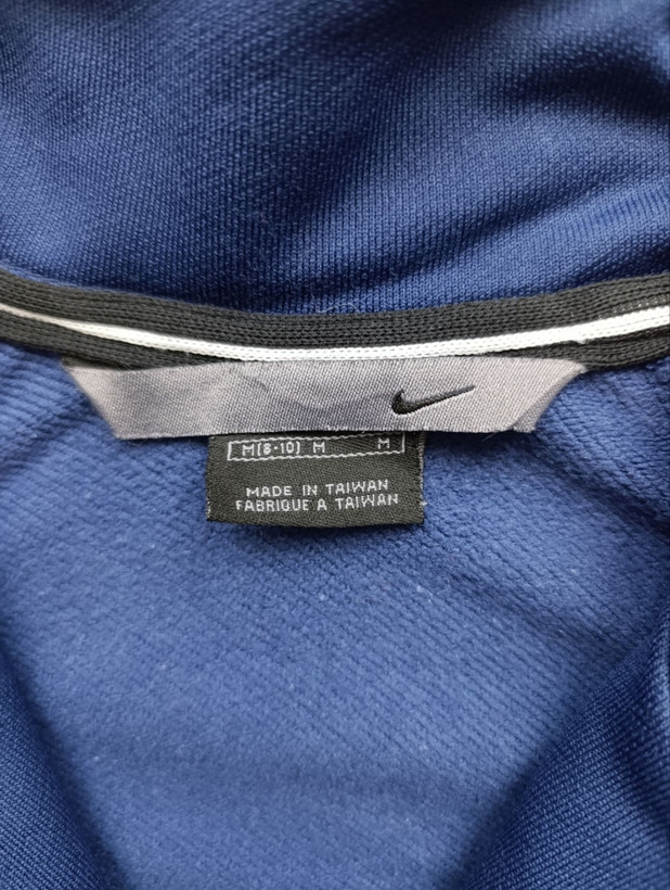 لباس ورزشی برند NIKE استوک اورجینال رنگ سرمه ای نمای اتیکت و برند