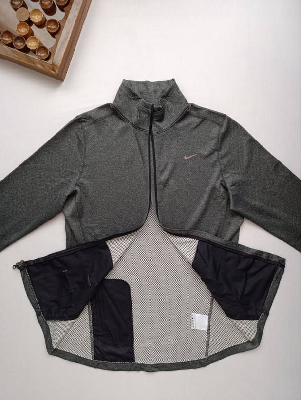 سویشرت ورزشی برند NIKE استوک اورجینال رنگ طوسی نمای جلو و داخلی