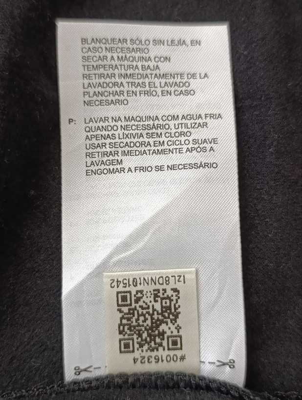 لباس ورزشی برند ADIDAS استوک اورجینال رنگ مشکی نمای کیو آر کد