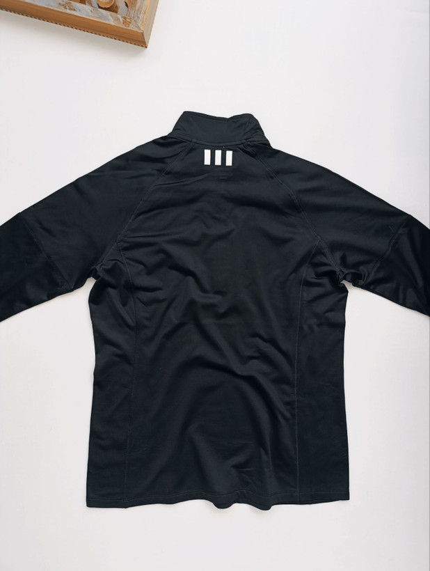 لباس ورزشی برند ADIDAS استوک اورجینال رنگ مشکی نمای پشت
