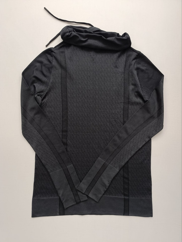 لباس ورزشی مردانه برند UNDER ARMOUR استوک اورجینال رنگ خاکستری نمای پشت