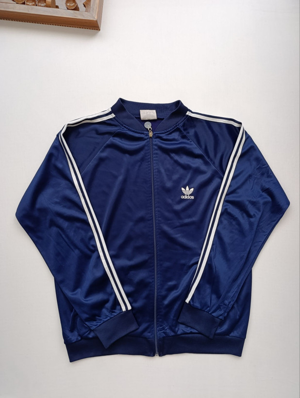 سویشرت مردانه برند ADIDAS استوک اورجینال رنگ سرمه ای نمای جلو