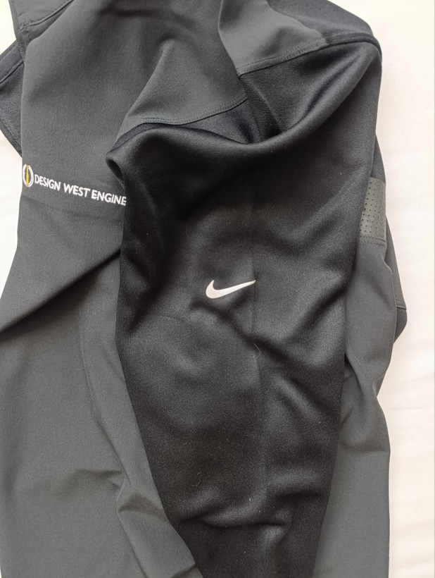 لباس ورزشی مردانه برند NIKE استوک اورجینال نیم زیپ نمای آستین