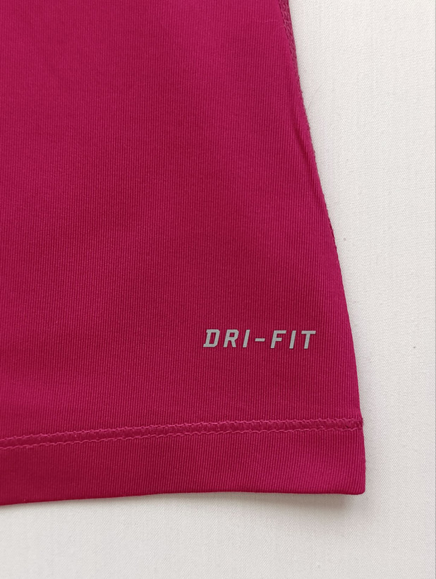 نیم زیپ ورزشی زنانه برند NIKE استوک اورجینال رنگ سرخابی نمای ویژگی DRI-FIT