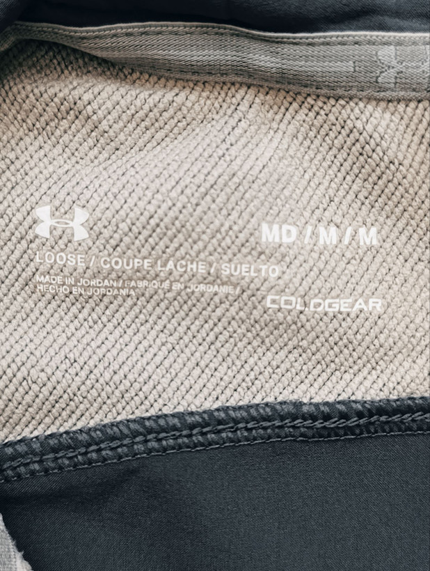 بلوز ورزشی مردانه برند UNDER ARMOUR استوک اورجینال نیم زیپ نمای اتیکت برند