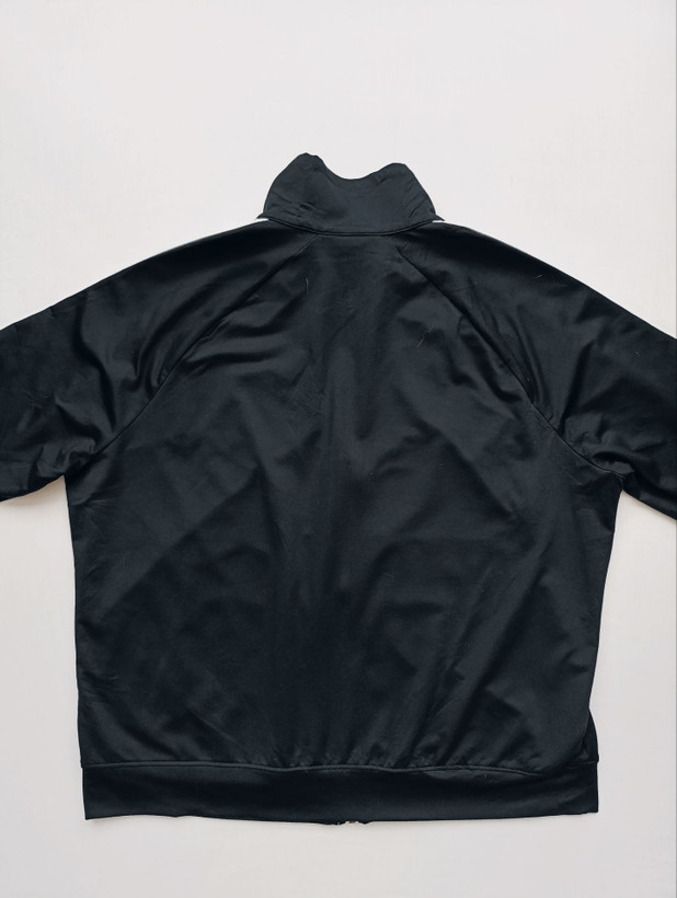 سویشرت ورزشی مردانه برند UNDER ARMOUR استوک اورجینال رنگ مشکی نمای پشت